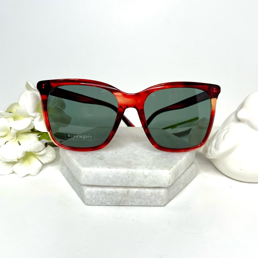 Authentic Givenchy GV7199 Sunglasses in Red Havanna